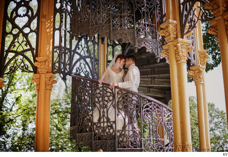 Castle Hluboka wedded couple at the staircase