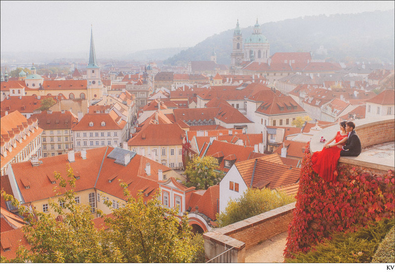 couple overlooking Prague Autumn colors