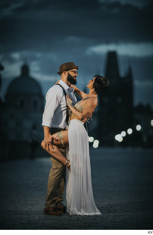 Sexy anniversary portrait W&N Charles Bridge