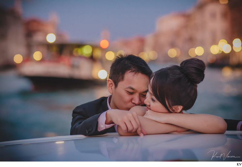 A private cruise in the canals of Venice - pre-weddings