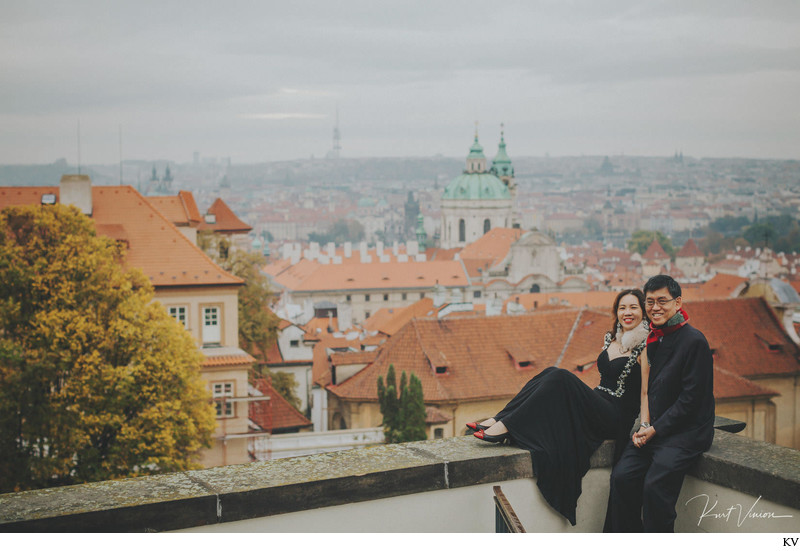 The happy Mom & Dad overlooking Mala Strana