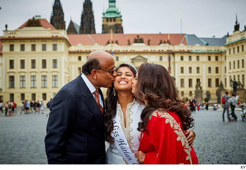 A kiss for their HS senior daughter at Prague Castle