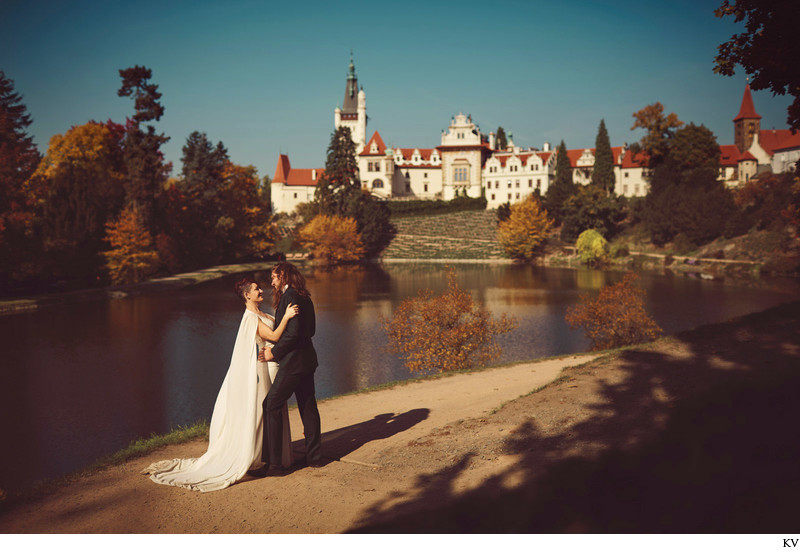 Gorgeous bride in the Berta dress Pruhonice Castle