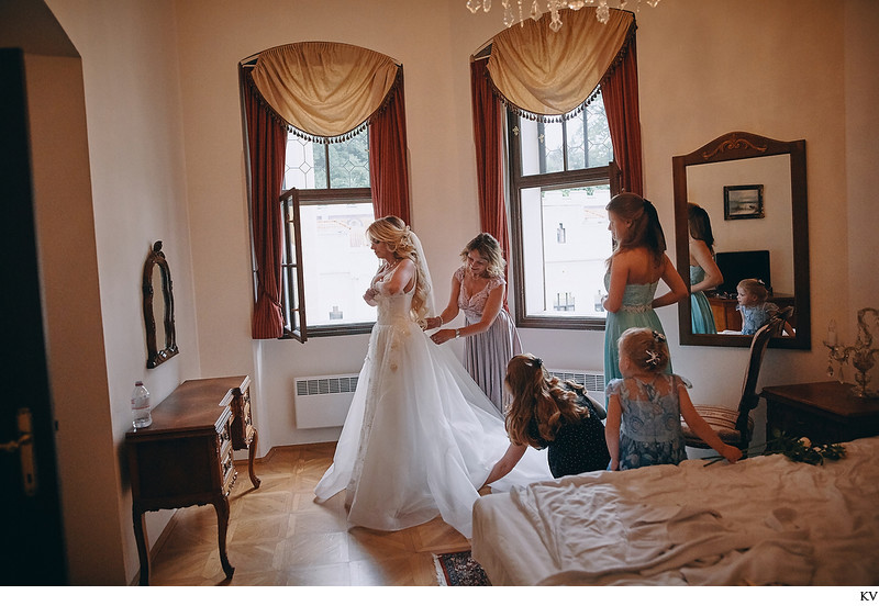 Hluboka nad Vltavou Castle wedding bridal preparation