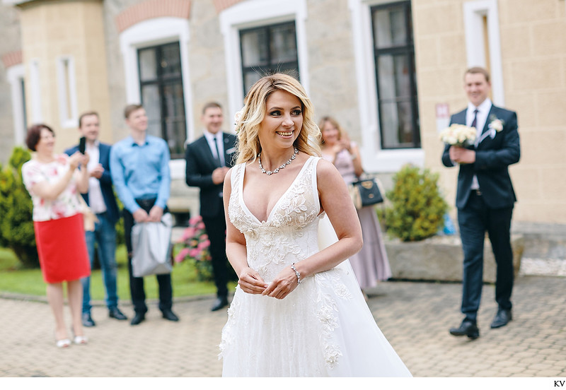 Hluboka nad Vltavou Castle wedding 1st look