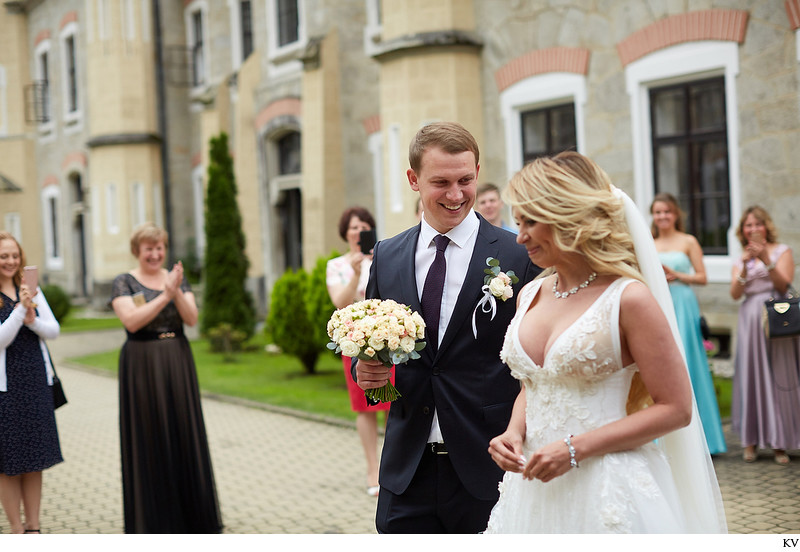 The Groom approaches