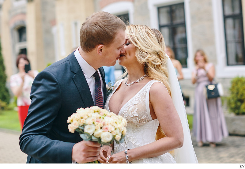 Kiss for bride after the First Look