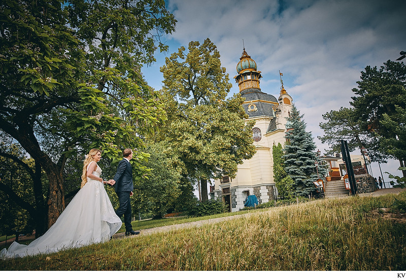 walking near Hanavsky Pavillon