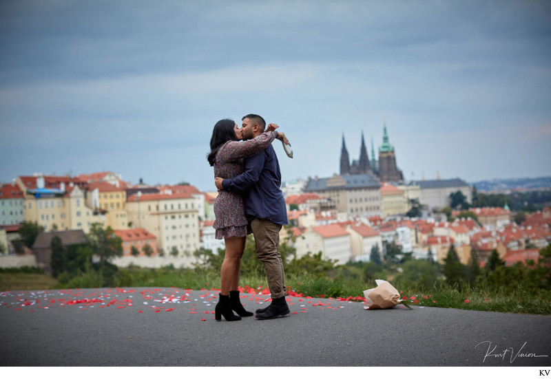 A kiss for the newly engaged I secret marriage proposal