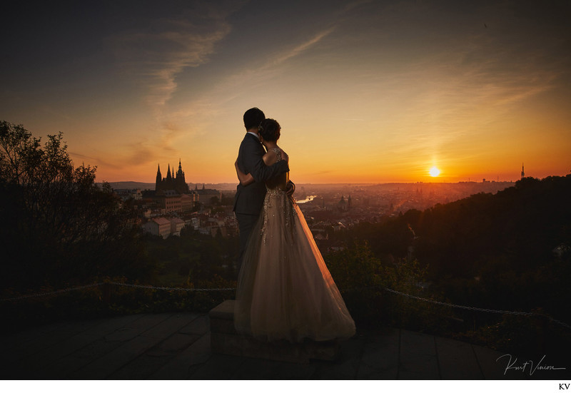 Chinese bride & groom watching sunrise over Prague