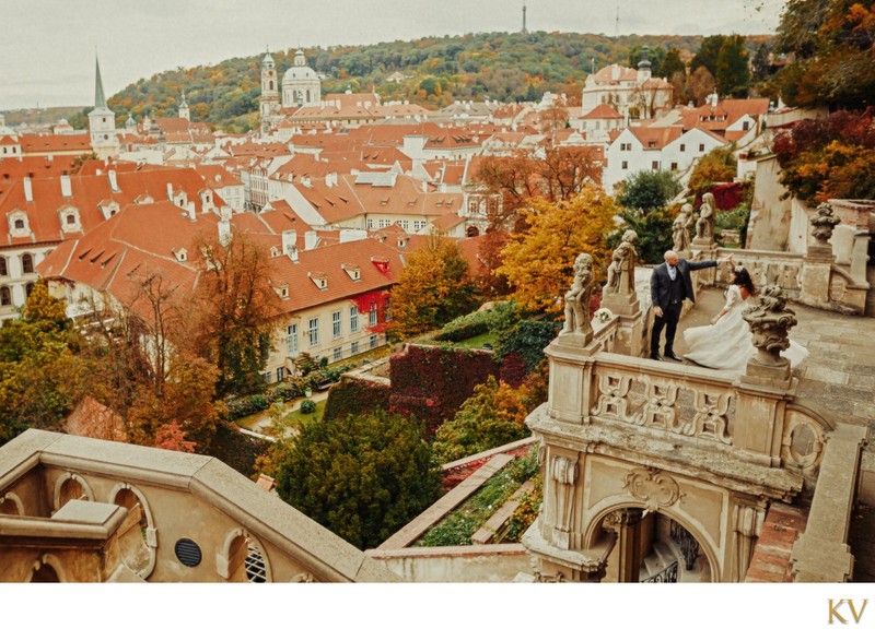 wedded couple dancing above Ledebour Garden Prague