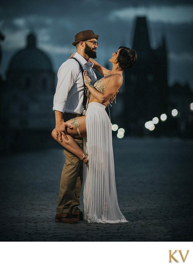 twilight hour sexy couple Charles Bridge