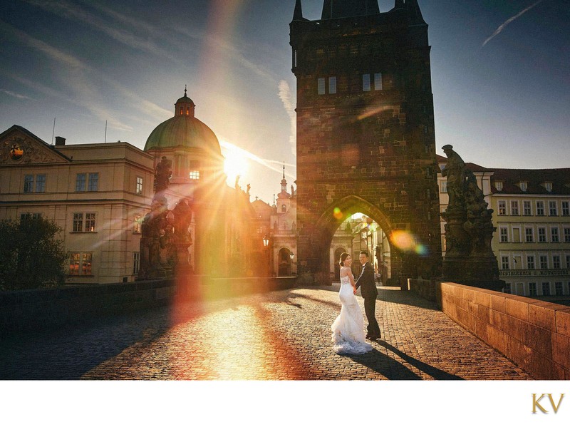 Prague pre-weddings photo bride & groom at sunrise