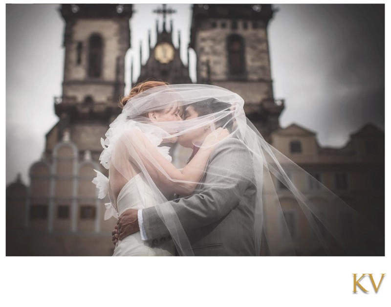 Kiss under the veil Old Town