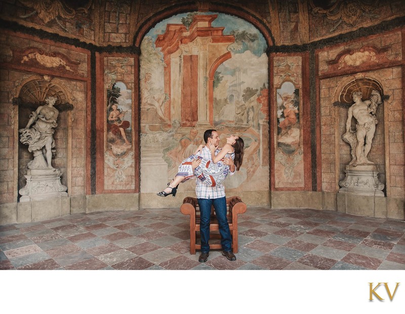 Spanish Couple Celebrating Anniversary Vrtba