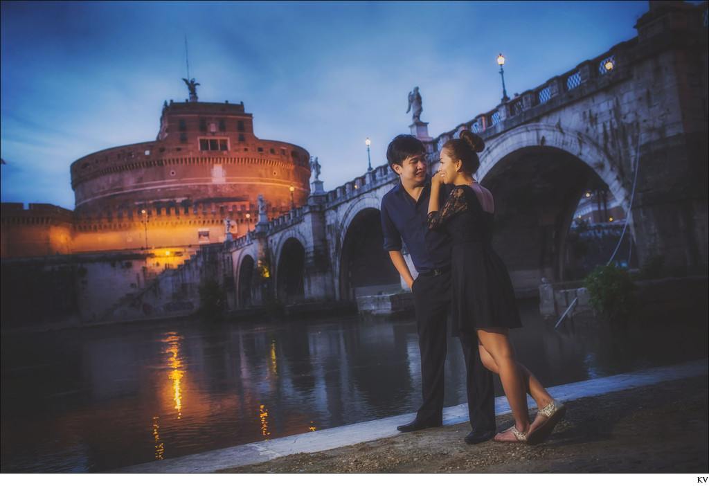 sexy engagement photo at Rome Castel Sant Angelo