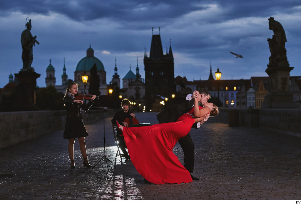 Epic Charles Bridge engagements
