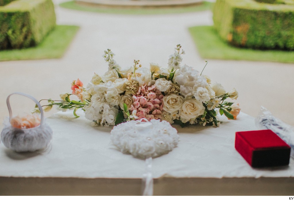 Floral arrangement for the rings