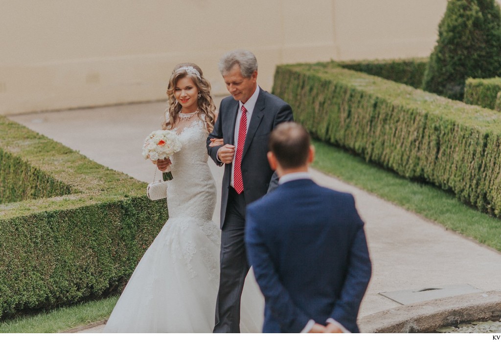 Father of the bride escorts her to the groom