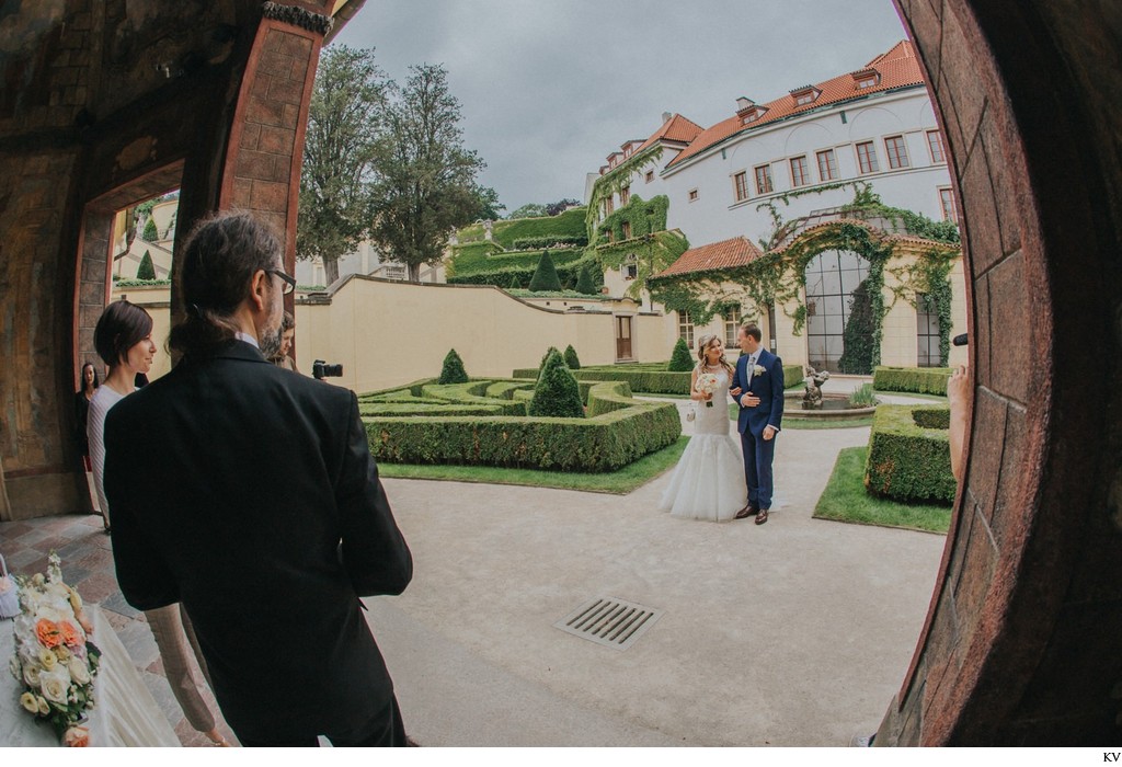 the arrival of the Bride & Groom To the ceremony