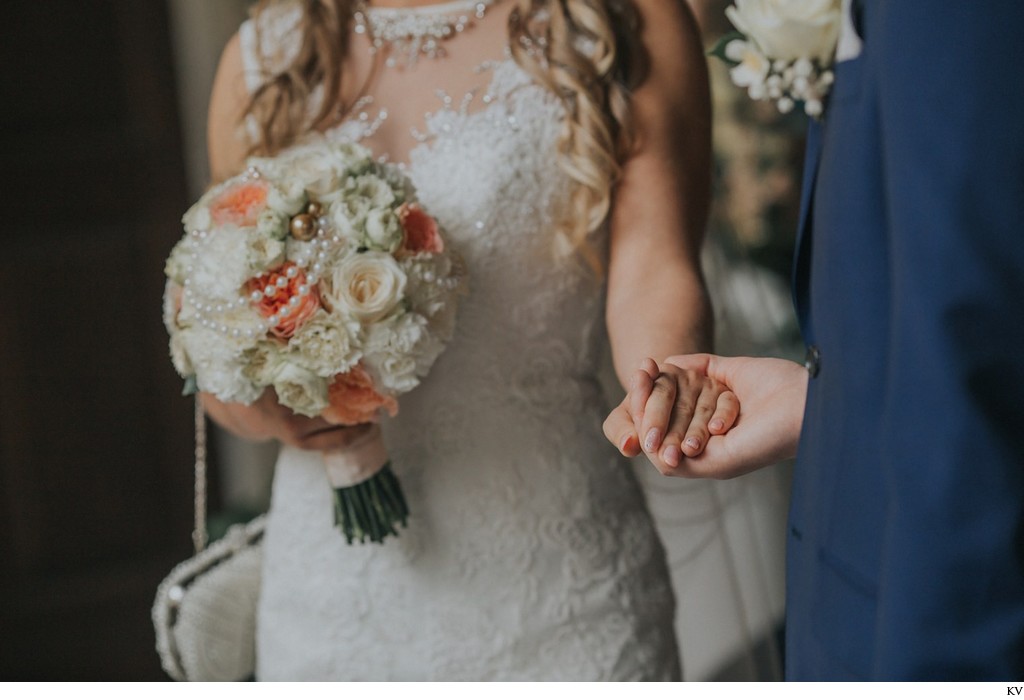 the brides bouquet and her purse 