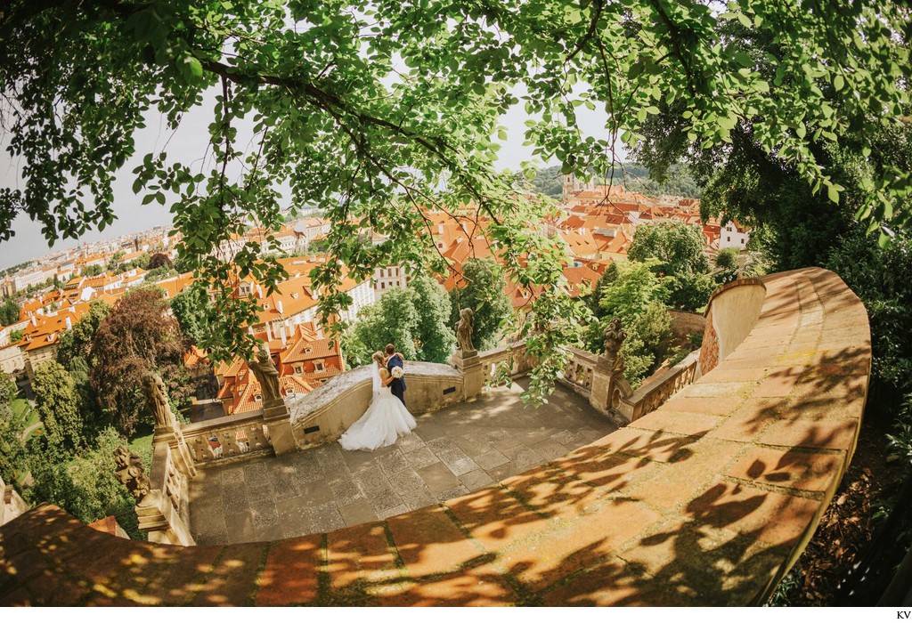 Iconic wedding photos from Prague Ledebour Garden