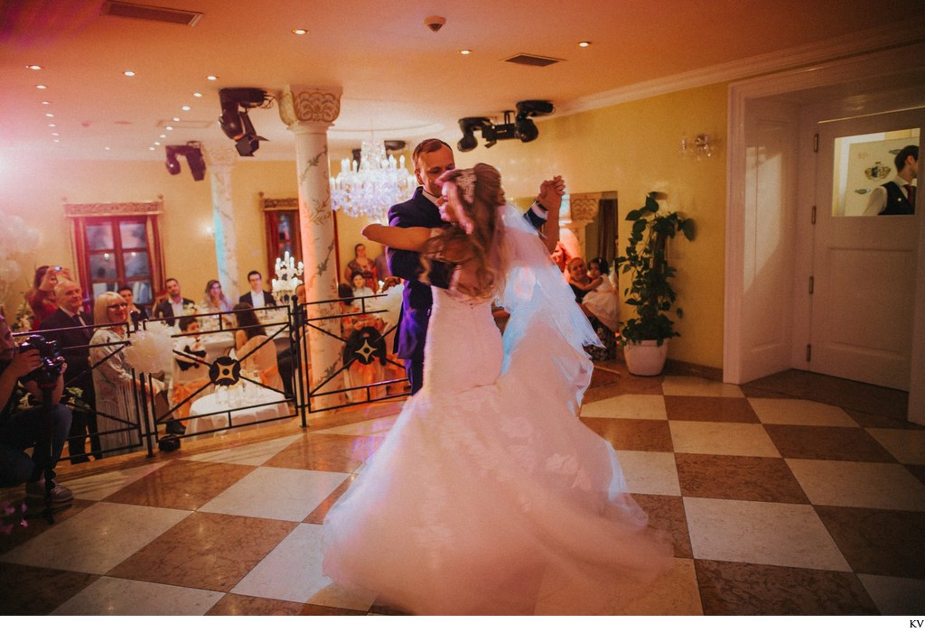 First dance of the newlyweds Alchymist