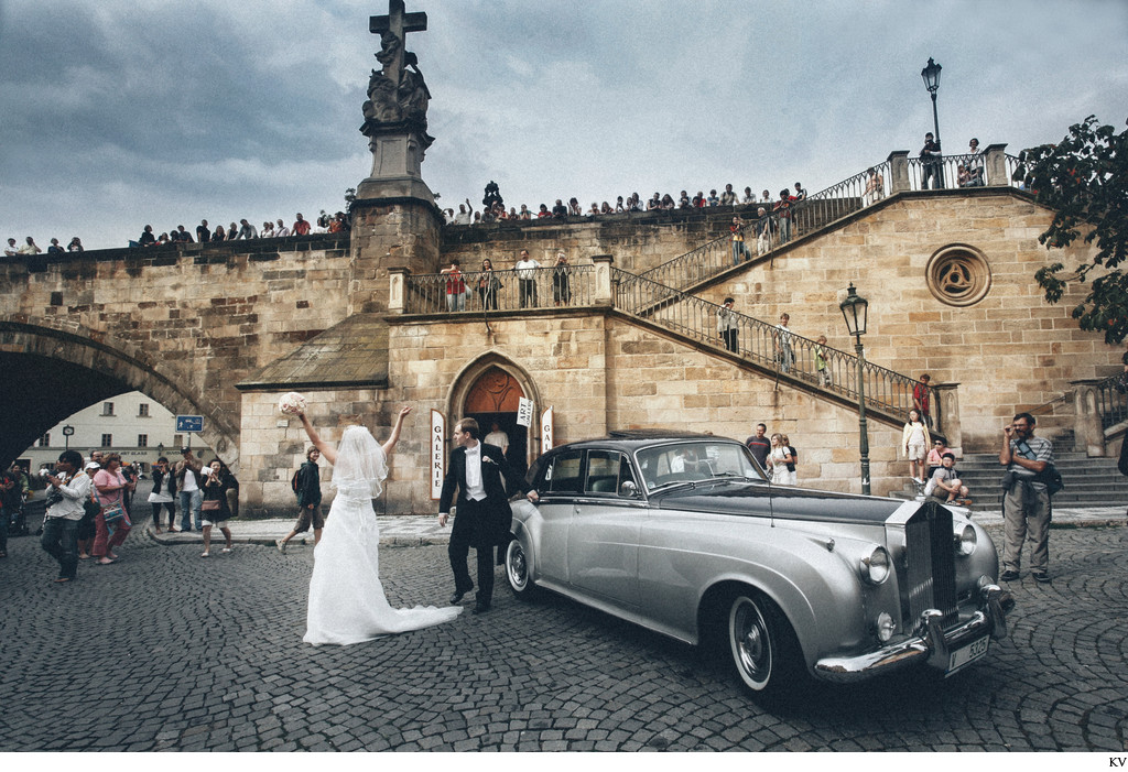 Wedding couple with Rolls Royce at Charles Bridge