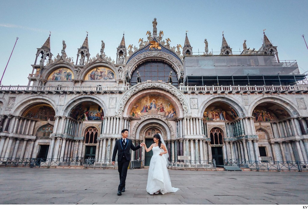 walking in front of St Mark's Basilica pre wedding