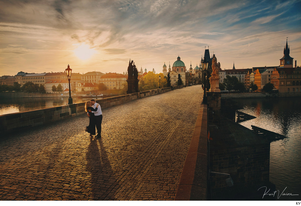 A romantic sunrise engagement photo session in Prague