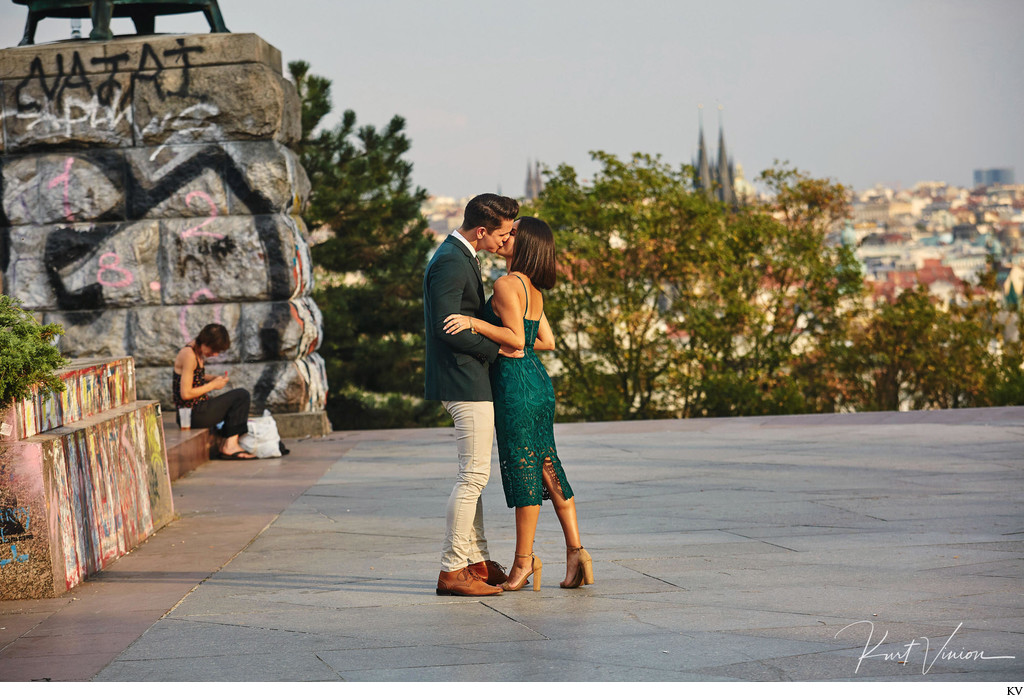 A romantic marriage proposal in Prague: a kiss