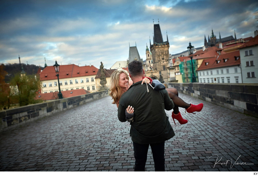 Carrying his fiancee across the Charles Bridge