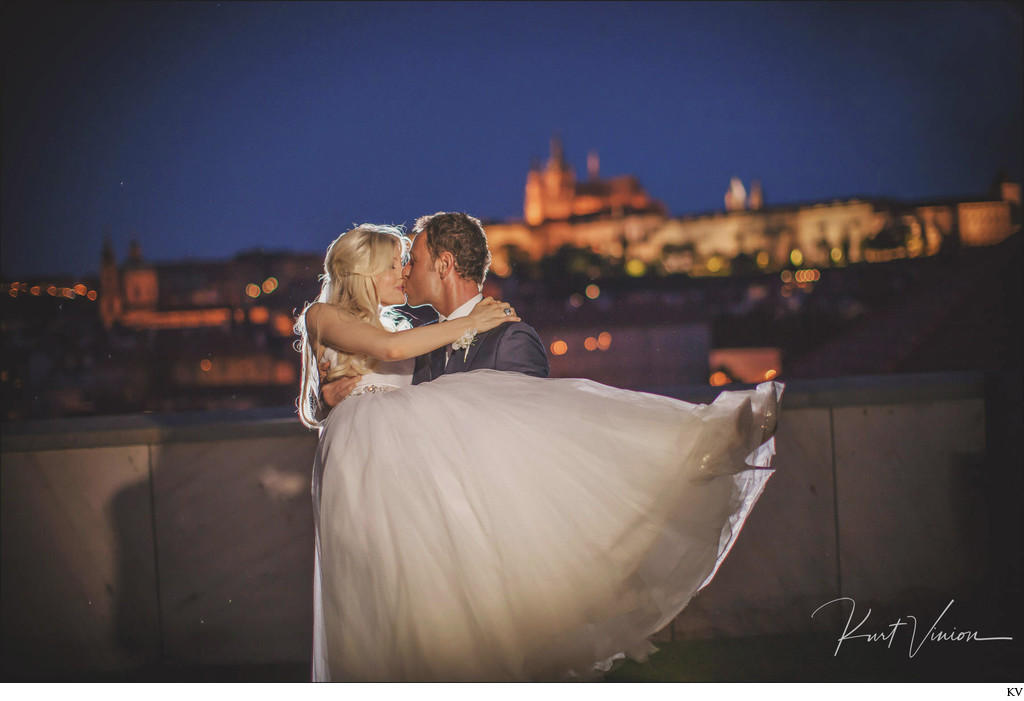 Kiss for the bride Four Seasons Prague