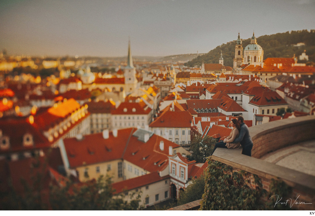 lovers above Mala Strana