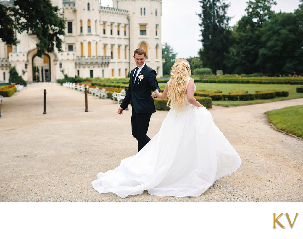 impromptu dance bride & groom Castle Hluboka