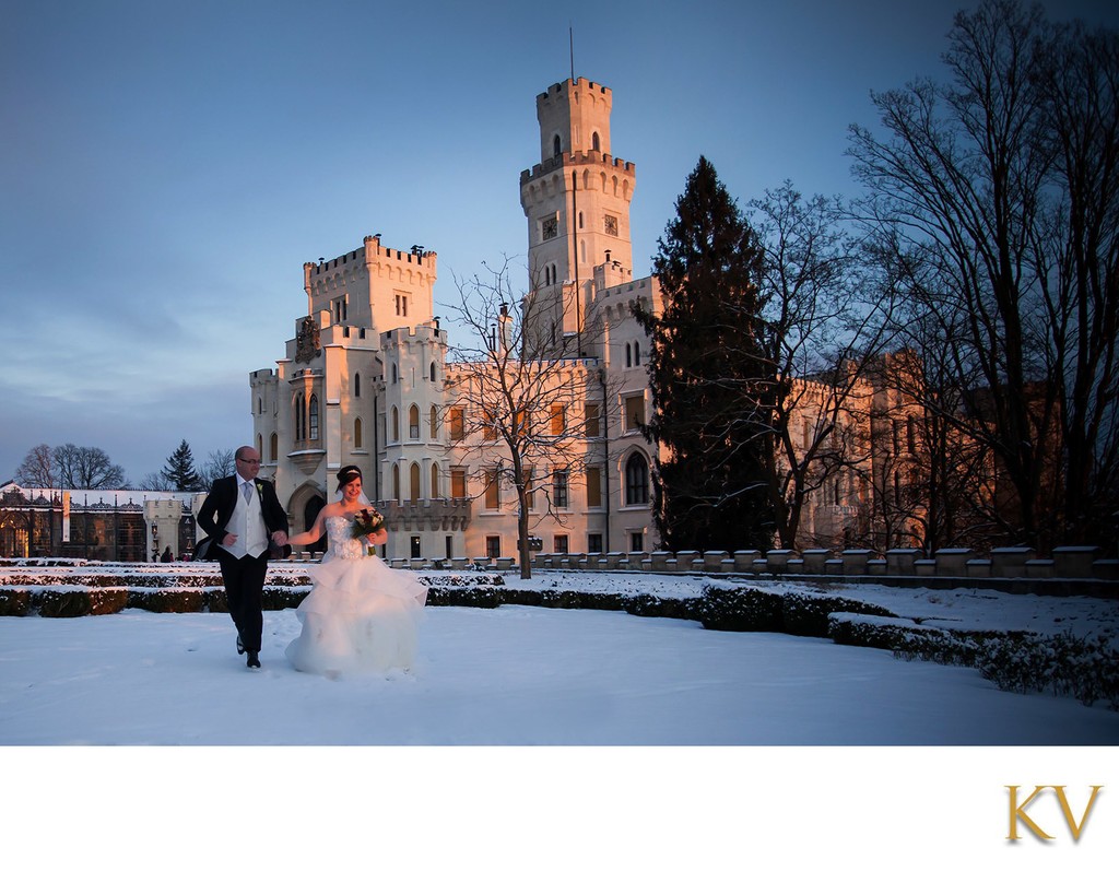 Castle Hluboka newlyweds running in snow