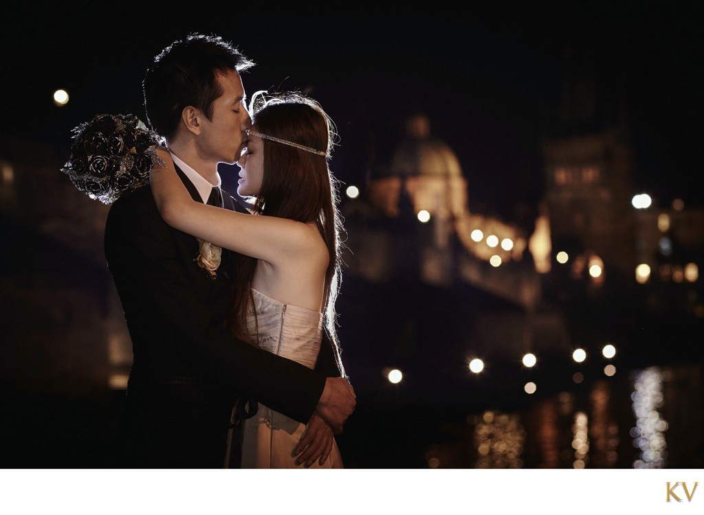 Stunning Hong Kong Lovers at Charles Bridge