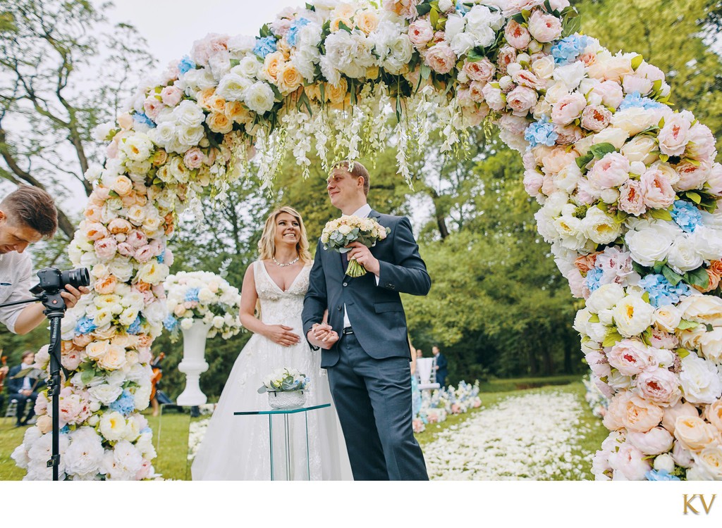 Hluboka nad Vltavou Castle wedding proud groom bouquet