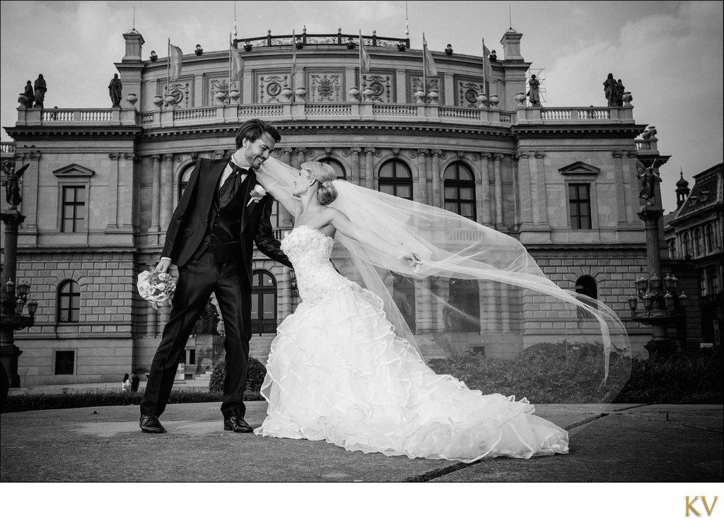 Sexy New Zealand bride & groom at Rudolfinum in Prague