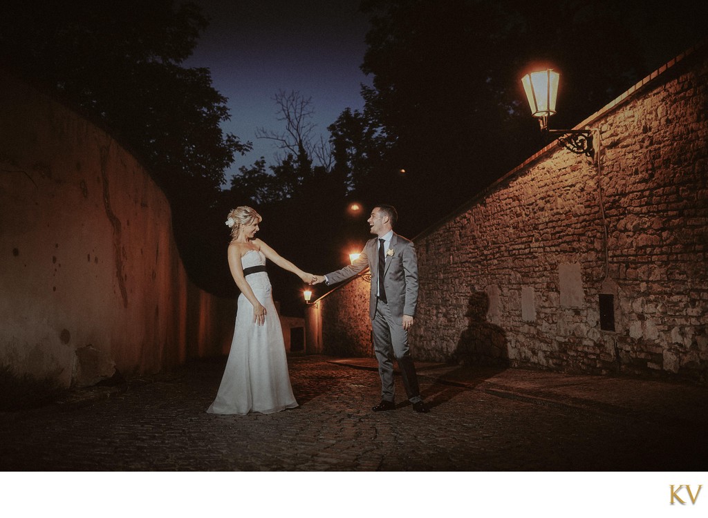 Romance under the gas lamps at night