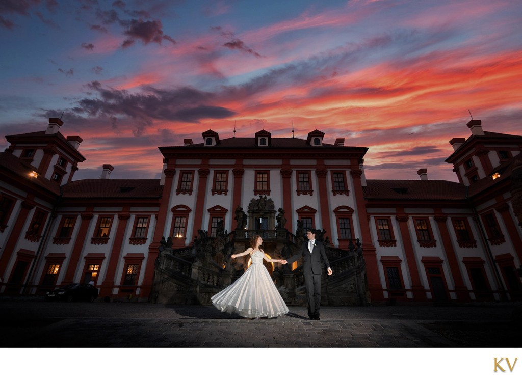 newlyweds enjoying the sunset at the Troja Palace