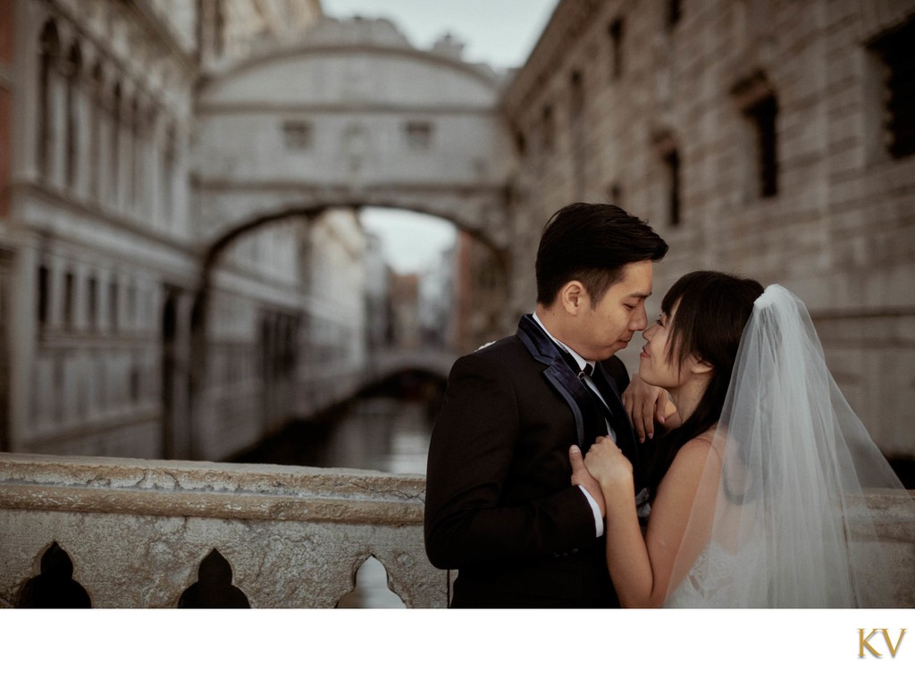 wedded couple Bridge of Sighs, Venice