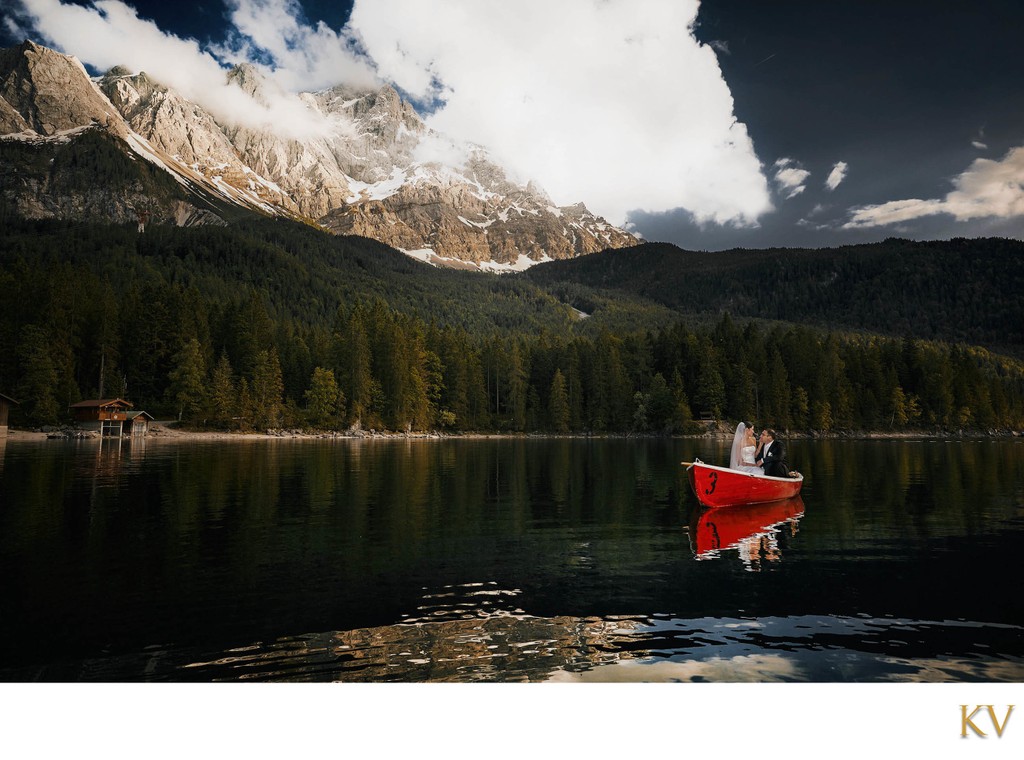 Lake Eibsee newlyweds in rowboat