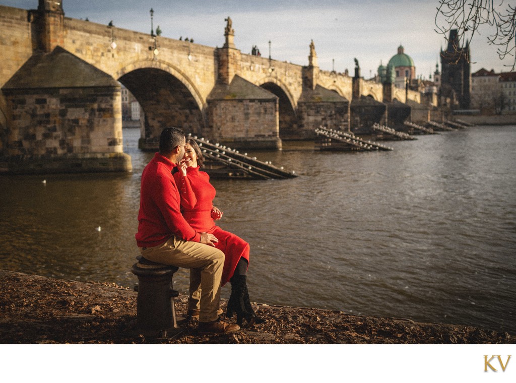 lovers near Charles Bridge