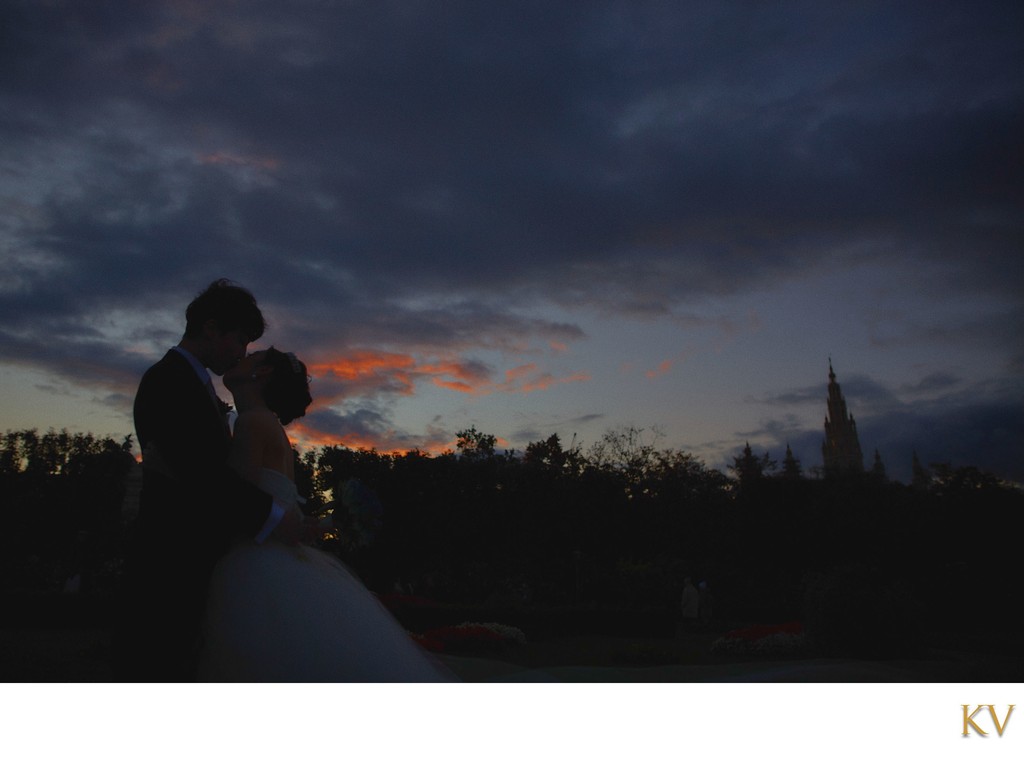 Kiss at sunset in Vienna