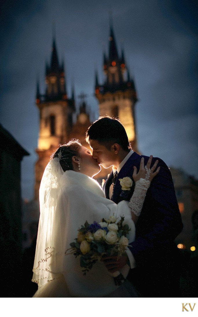 Russian bride & groom kissing in Prague's  Old Town