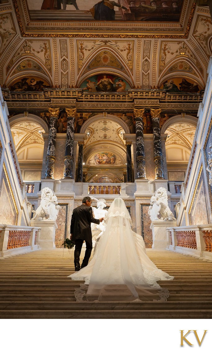 Bride & Groom at Vienna Kunsthistorisches Musuem