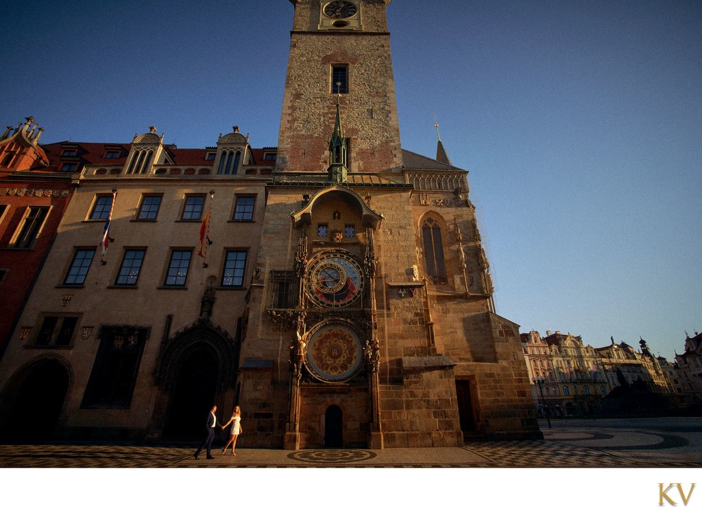 walking in the sunshine under the orloj