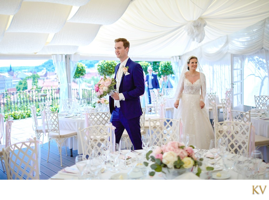 The smiling bride and groom arrive at the Villa Richter