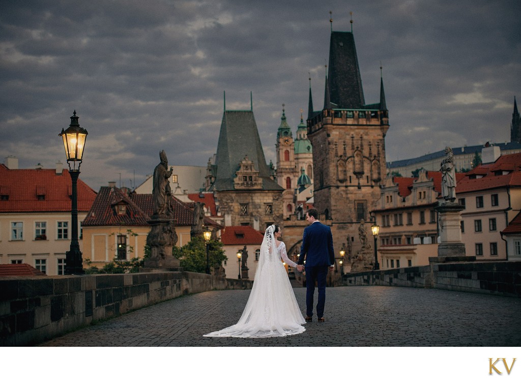 Adele & Mathias strolling atop Charles Bridge